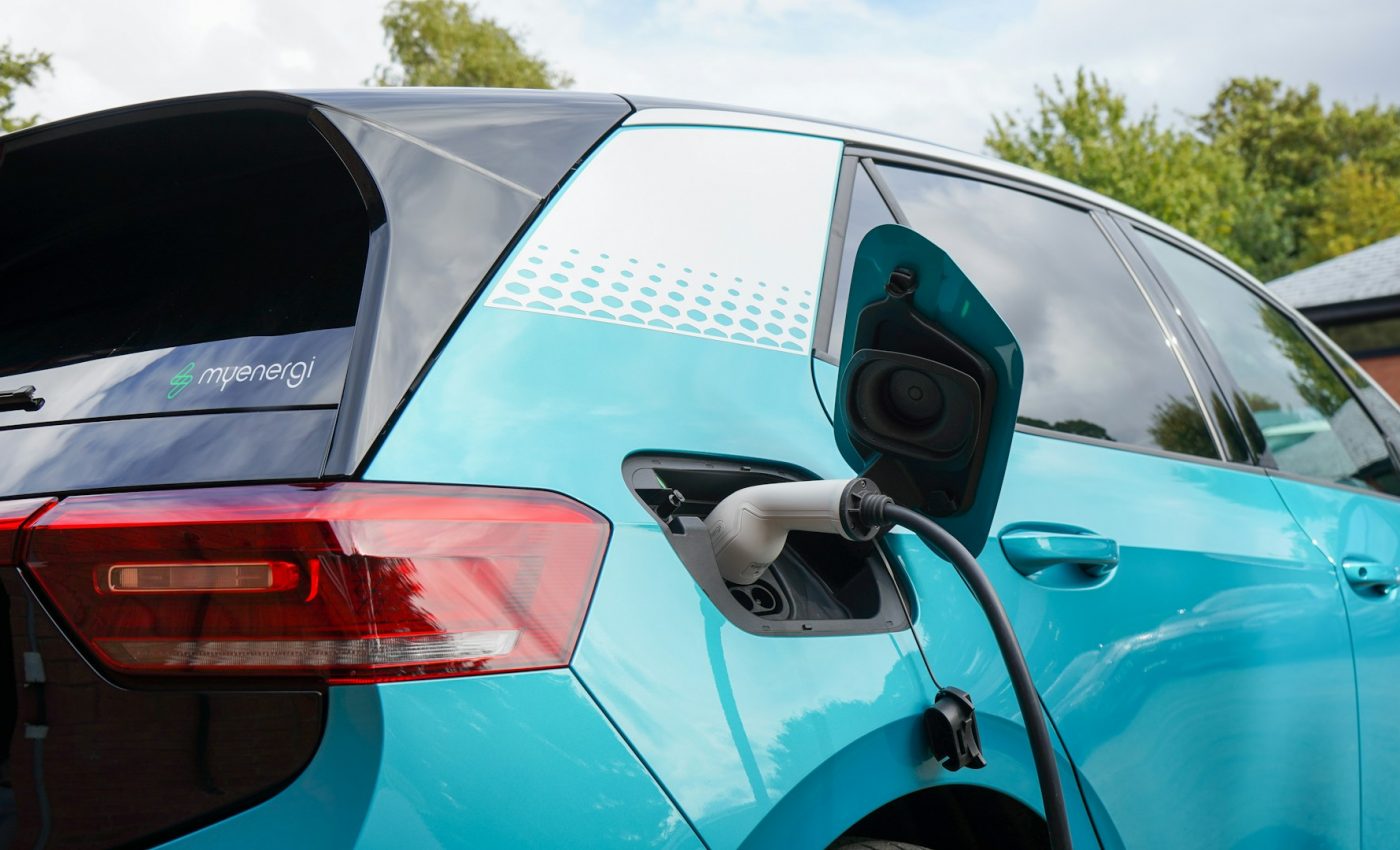 Guia para a Compra de Carros Usados: Dos Elétricos aos Motores a Combustão